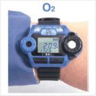 袖珍式氧气检测仪GW-2X 是用来测量氧气浓度检测,手表式携带型,超小型设计具有声光和振动报警功能,检测原理隔膜伽伐尼电池方式,检测气体:O2,测量范围:0-40.0%,采样方式:扩散式.
