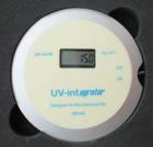  UV-int150+耐高温UV能量计是一种高质量的UV能量测量仪。测试范围：0-5000mw/cm2，显示 6个字数值：0-999999mj/cm2（耐高温显示器保护处理）光谱测量范围 250-410nm MAX:365nm  受热最高温度 85度

